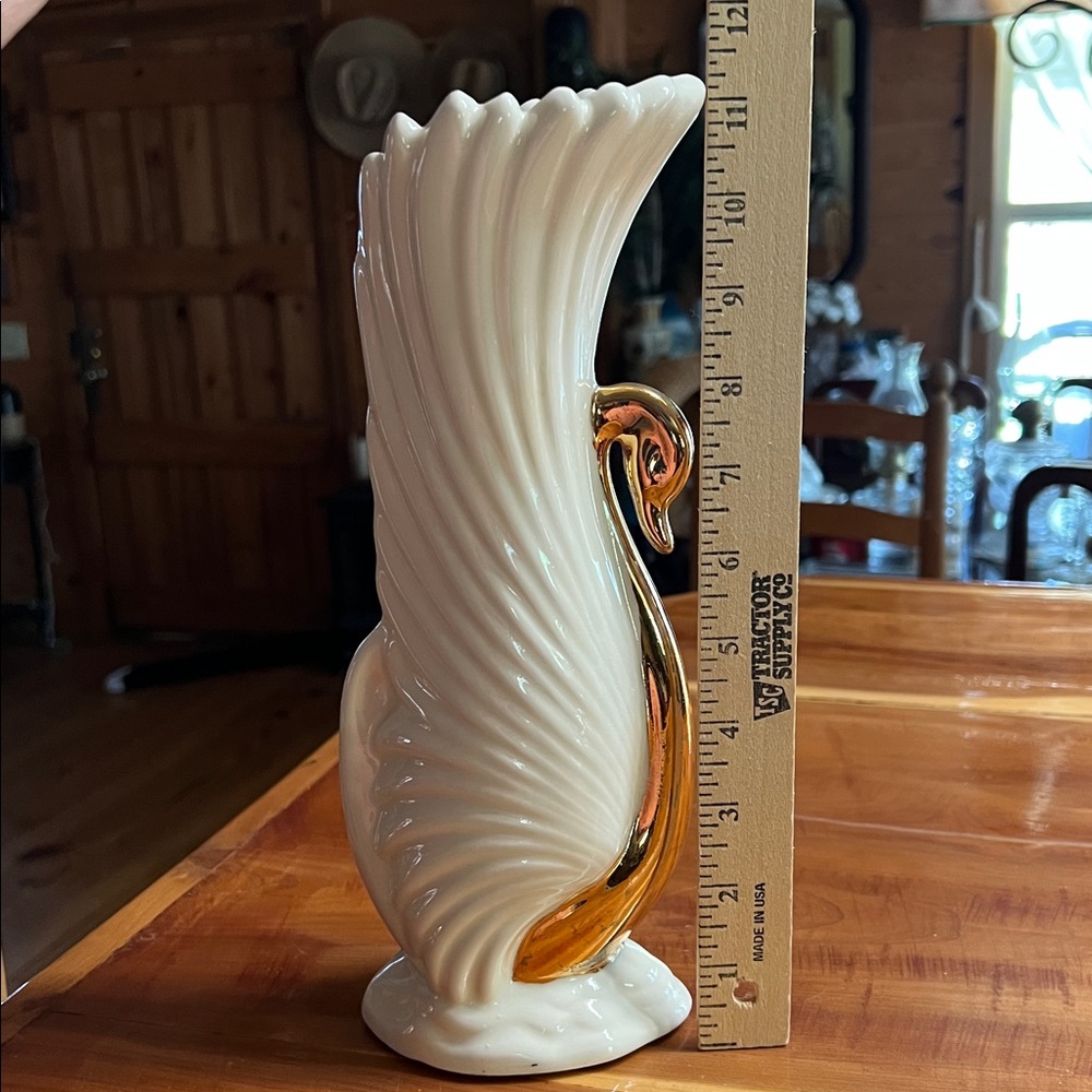 Vintage Elegant White and Gold Swan Art Deco Vase - Picture 7 of 7